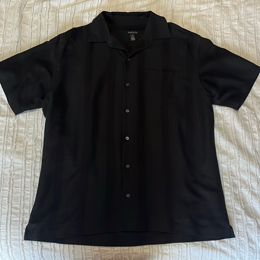 Men’s Black Striped Short-Sleeve Button-up Shirt